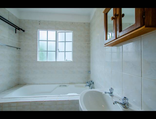 2 BEDROOM APARTMENT FOR SALE IN RIETVALLEIRAND